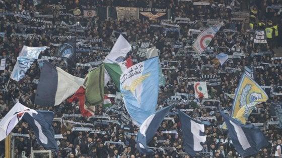 Dopo il crollo, la rabbia dei tifosi: “Fuori le palle!”
