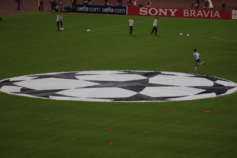 Dall’Olympiakos all’Atletico: sedici anni dopo i tifosi della Lazio riabbracciano la Champions