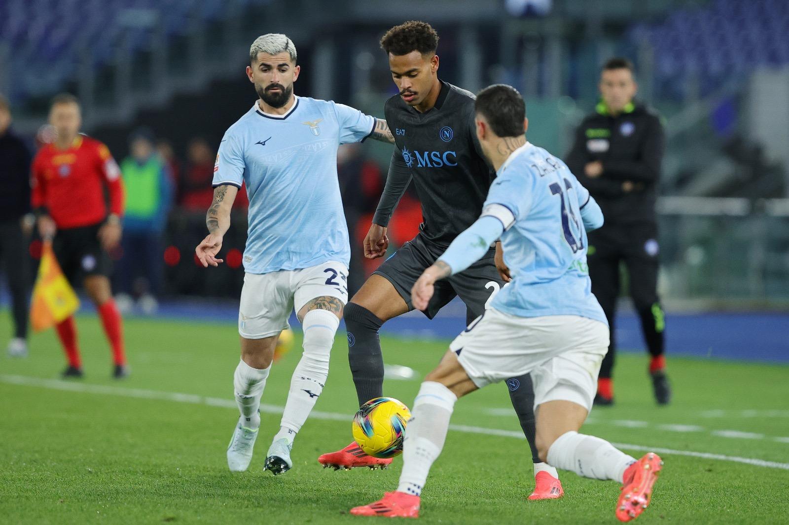 Lazio, l’infortunio di Lazzari cambia il destino di Hysaj: la situazione