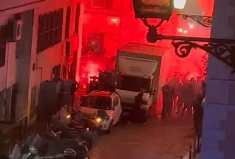 Notte di paura a Roma: scontri tra 150 ultras di Lazio e Real Sociedad, 9 feriti, uno è grave