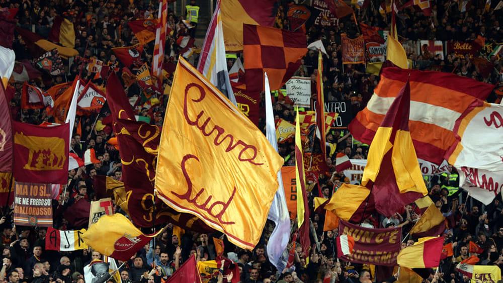 Adesivo antisemita tifosi Roma: verifiche Digos per individuazione responsabile