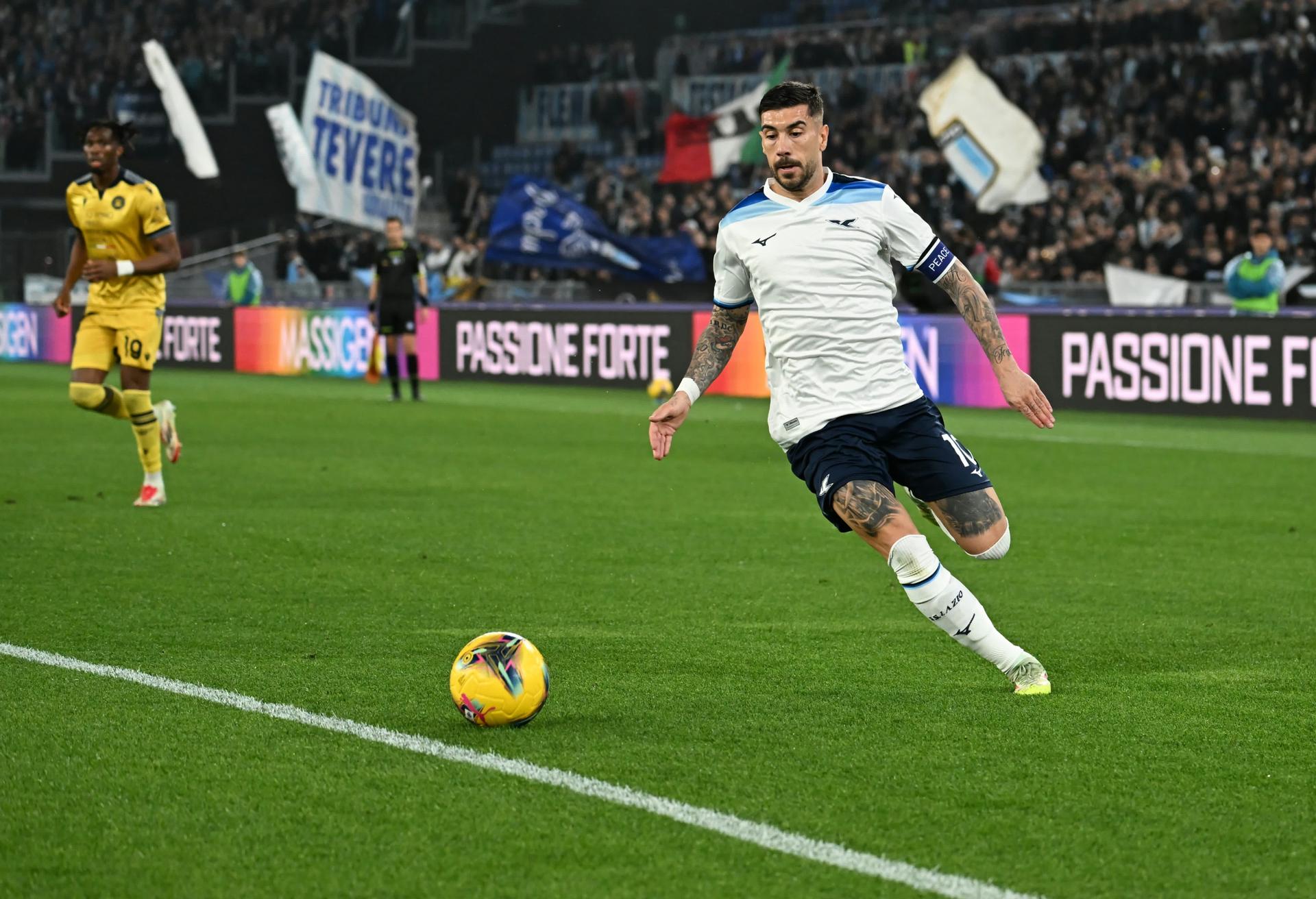 Lazio, la fascia da capitano resta a Zaccagni? Sarri lascia la decisione al gruppo