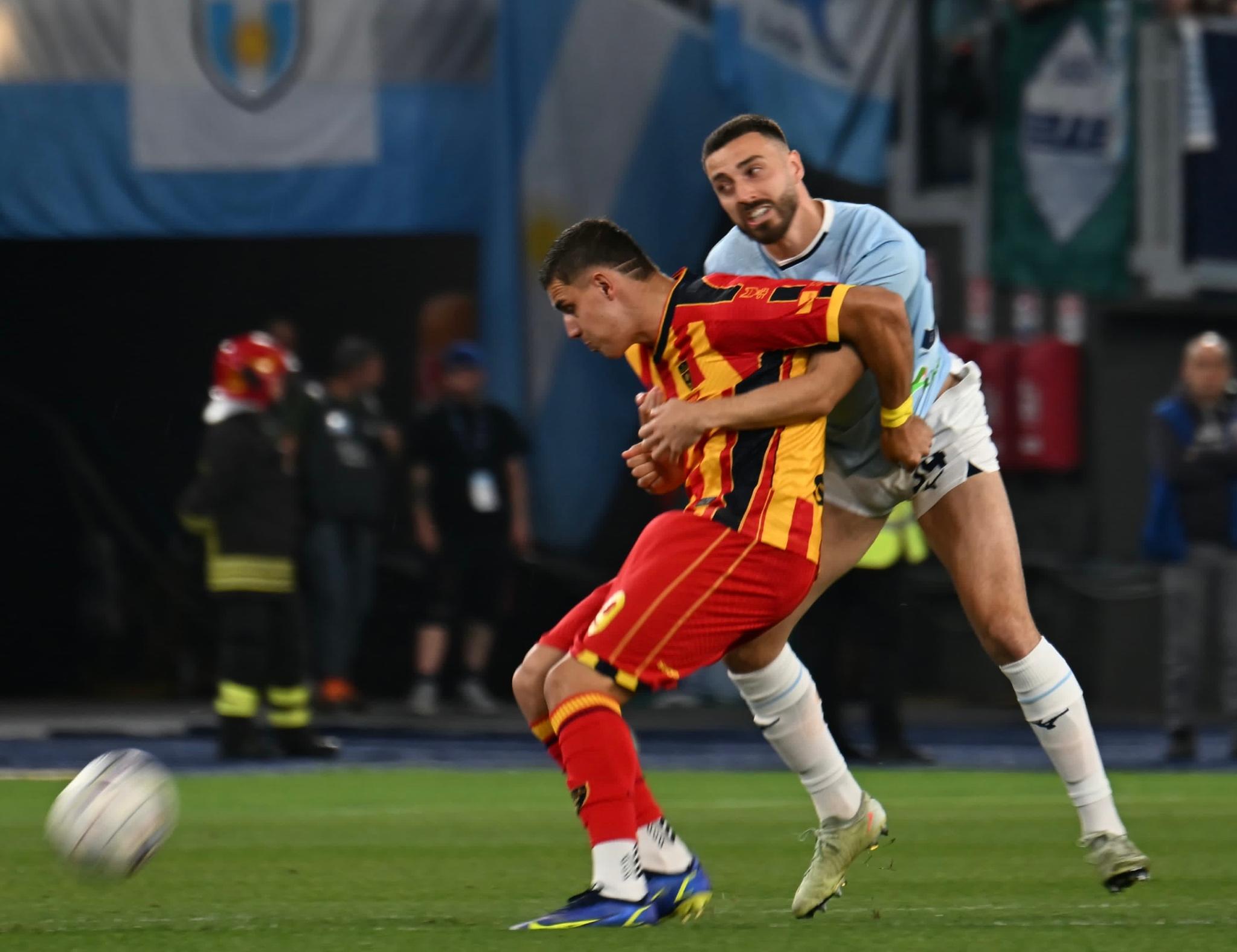 Lazio fuori dall’Europa: il Lecce passa in 10 all’Olimpico, la Fiorentina supera i biancocelesti