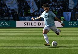Lazio, un terzino sinistro se parte Pellegrini. Sarri aspetta Tavares in ritiro