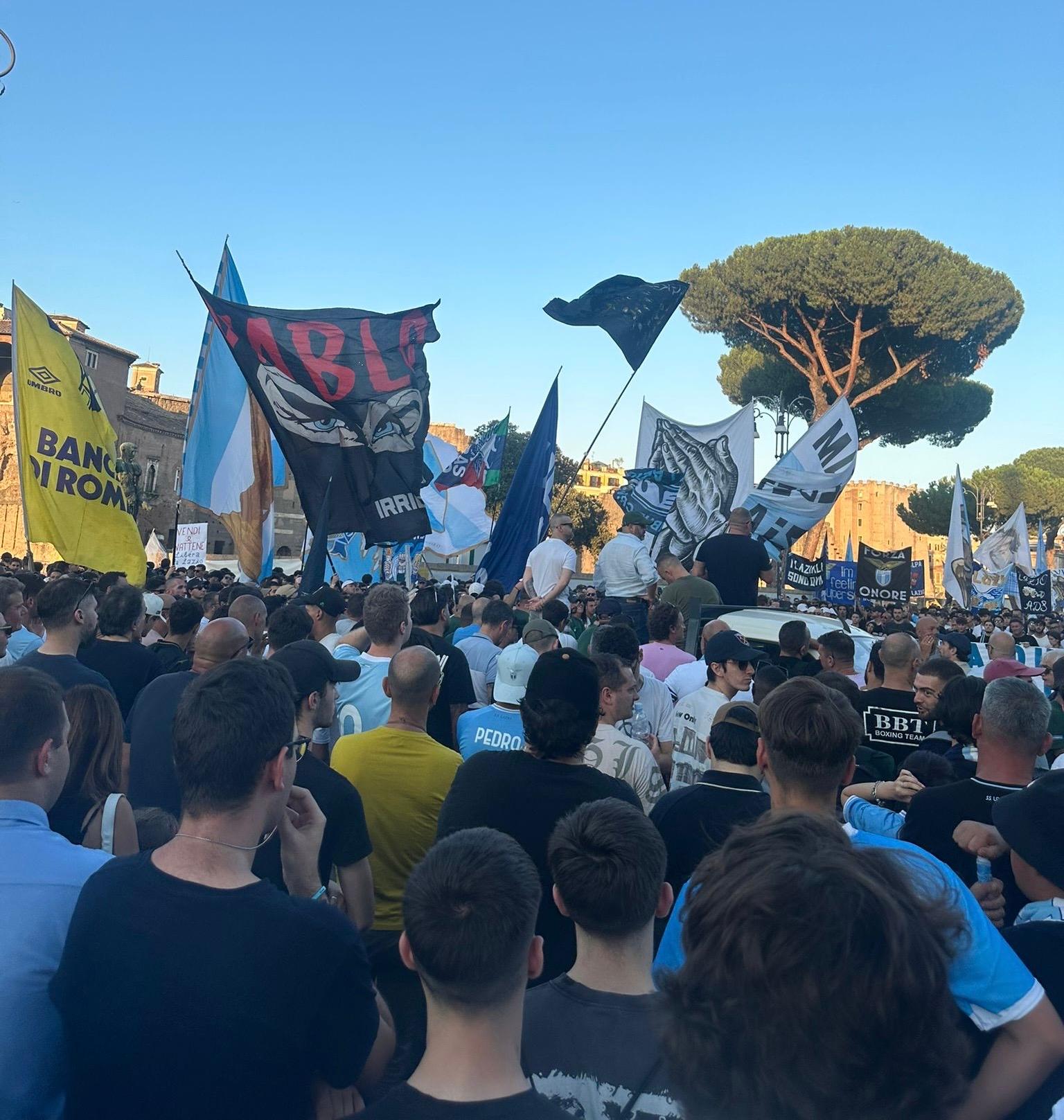 Lazio, la mobilitazione dei tifosi: la situazione tra stadio e abbonamenti tv. Intanto la società…