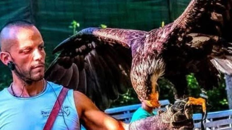 Il falconiere Garruto prova a scacciare le polemiche: “Quello che scrivevo non mi rappresenta più, grazie Lazio per la fiducia”