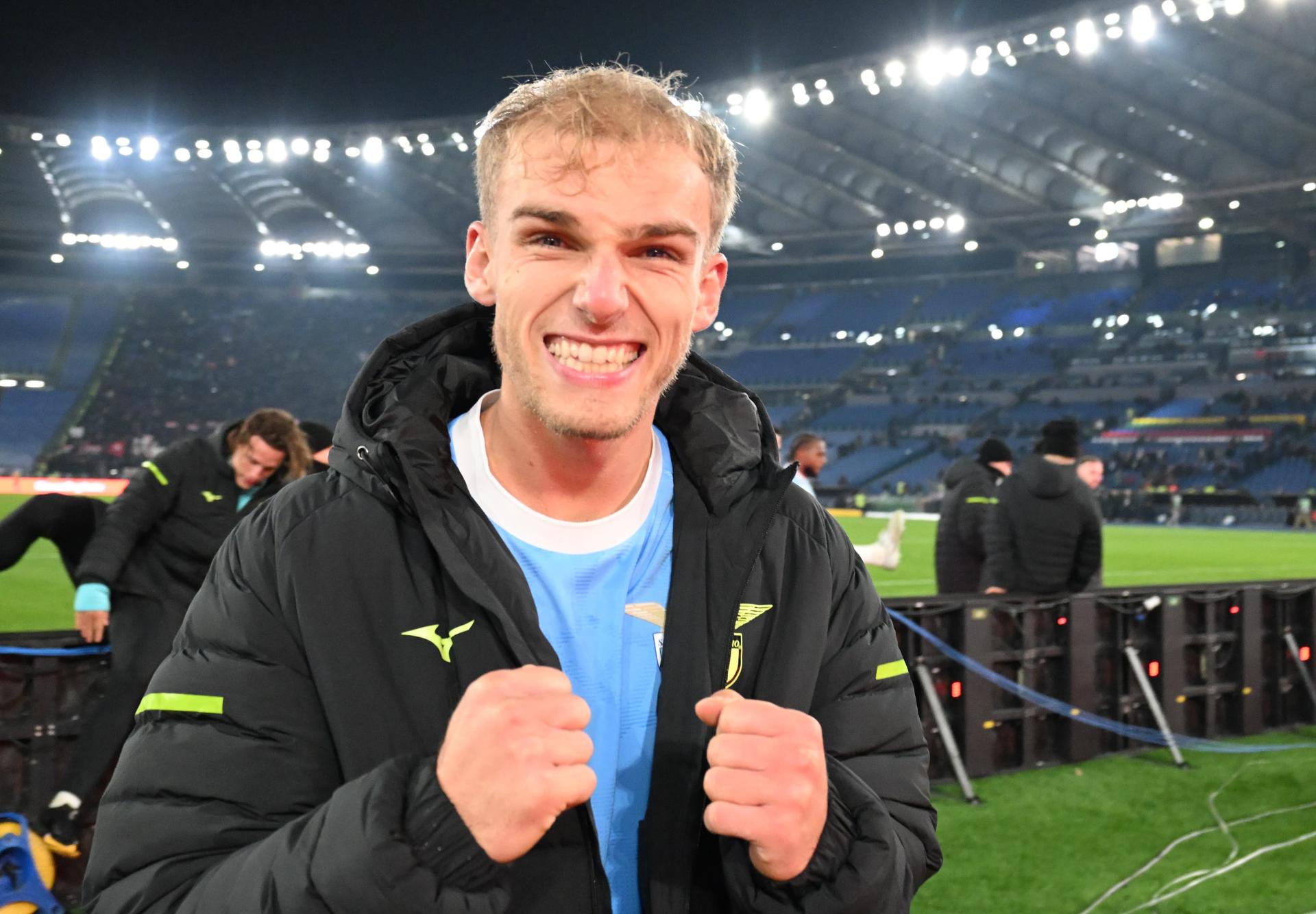 Lazio, altro infortunio muscolare: lesione per Isaksen, torna nel 2026?