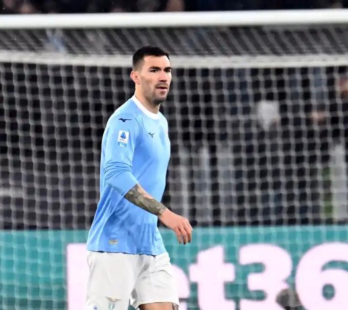 Lazio ai ferri corti, clima da “tutti contro tutti”. E anche Romagnoli ai saluti