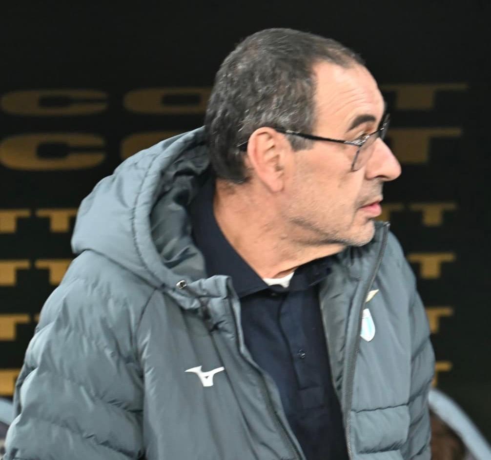 Conferenza Sarri: “Futuro? In questi giorni parlerò solo con la Lazio, sentiamo se ha un programma. Su arbitri e l’accoglienza viola…” (AUDIO)