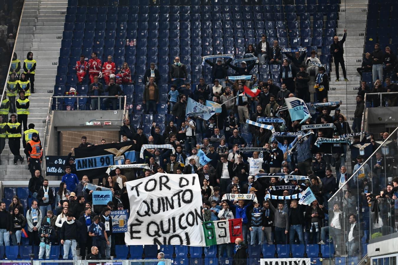 Marea laziale al Mapei: l’Olimpico trasloca a Reggio Emilia tra sogno e protesta