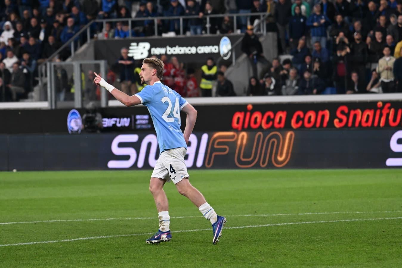 Lazio, Taylor ripercorre la sua carriera: “Non ci penserei due volte a tornare all’Ajax”