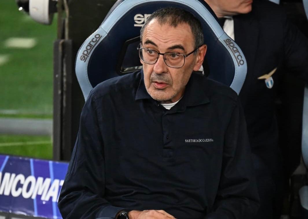 Lazio, Sarri: “Ce la siamo incasinata, ma abbiamo dimostrato carattere. Motta non ancora fatto, Napoli? È fantacalcio”