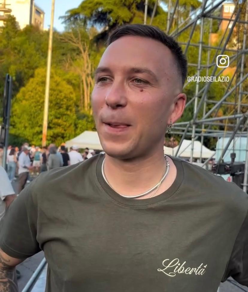 ‘NMM’ – Briga: “A difesa del nostro amore vilipeso, chi ama la Lazio si oppone. Ecco come nasce ‘Pioverà’…” (AUDIO)