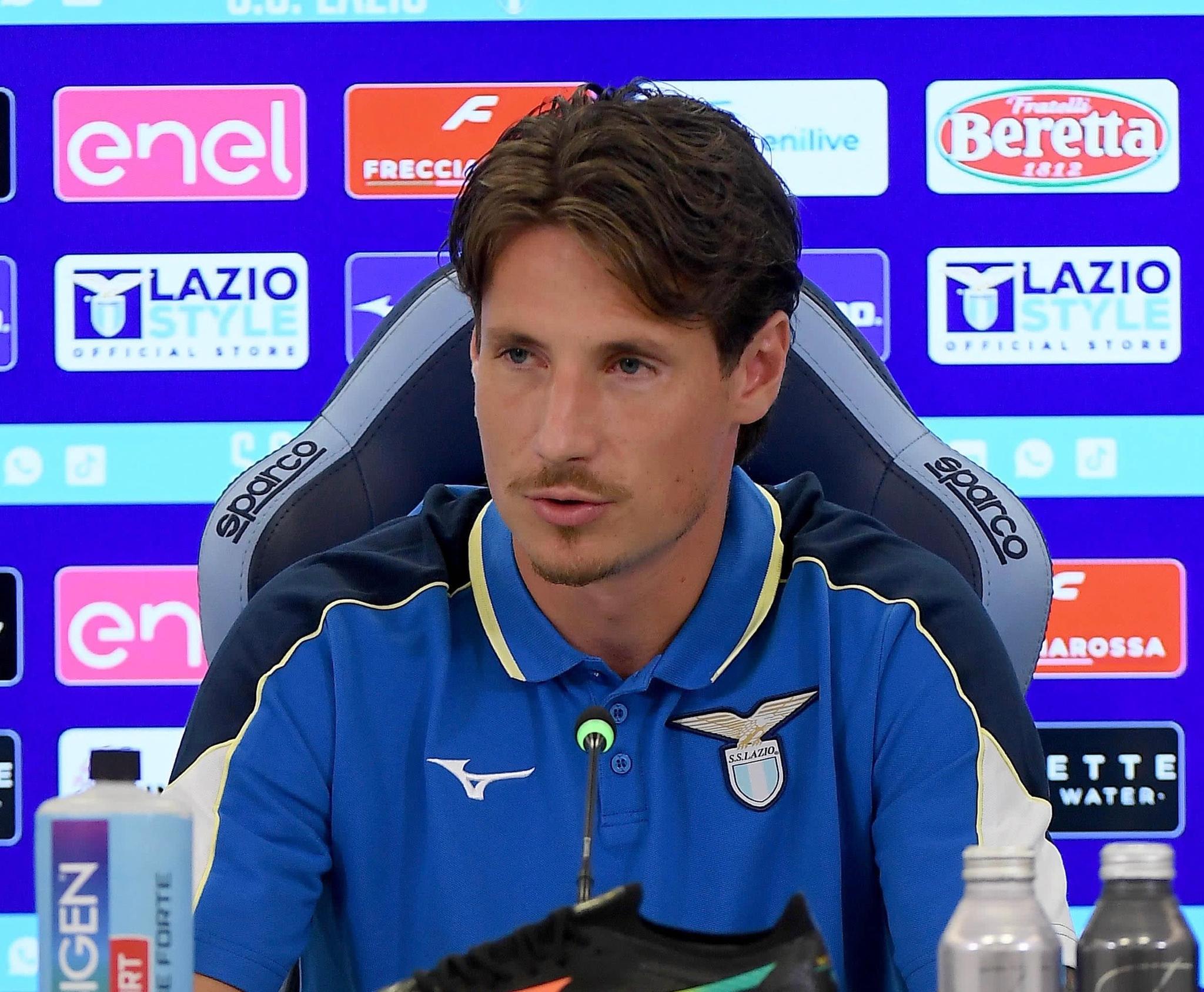 Lazio, sollievo Pinamonti: parzialmente in gruppo, solo contusione