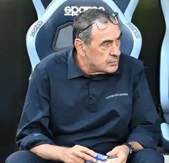 Lazio, Sarri: “Senza mercato e tanti infortuni, non solo io devo avere pazienza. Mi adeguo alle caratteristiche della squadra”