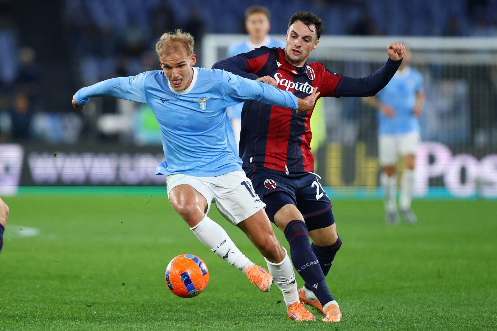 Lazio-Bologna, emozione Ciro e rimpianti: Odgaard risponde a Isaksen. Dubbi sul rosso a Gila