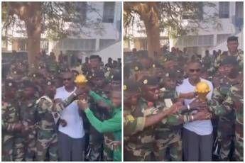 Senegal non restituisce Coppa d’Africa, ct la consegna ai militari