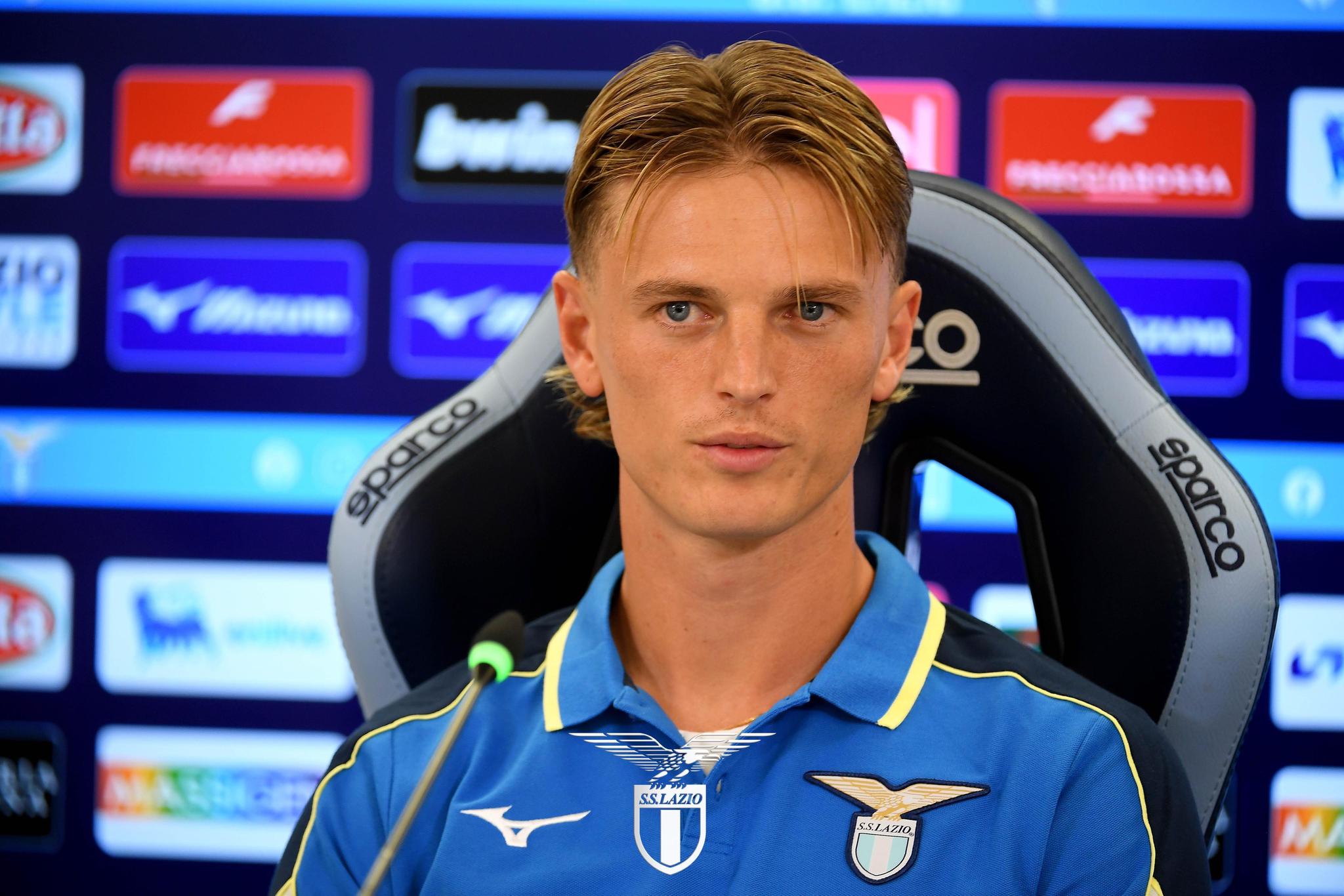 Lazio, presentazione Gudmundsson: “Arrivo per giocare. Voglio restare e dimostrare il mio valore” (AUDIO)